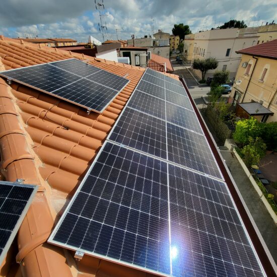 Installazione pannelli fotovoltaici in via toscana  – Matera